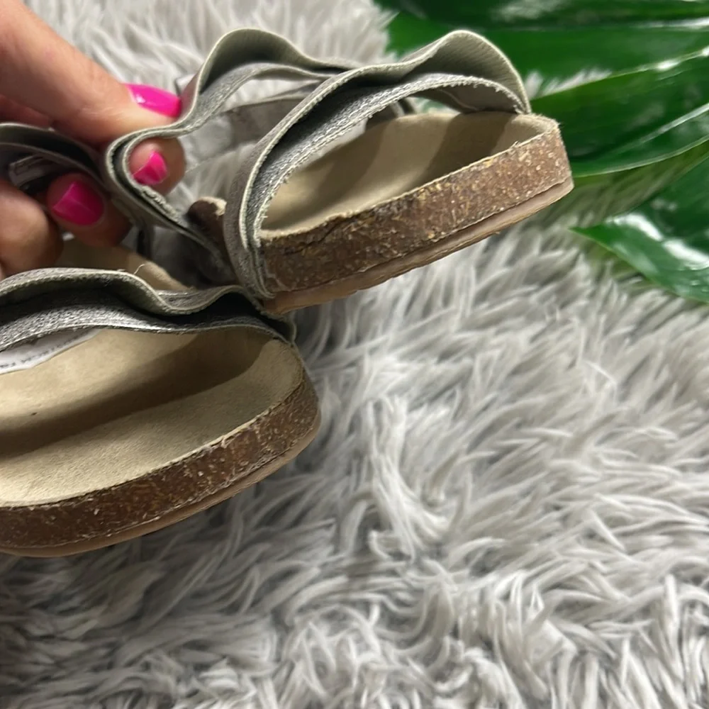 🌺osh kosh silver Jesus sandals size 8